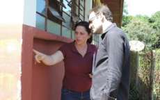 Cand&oacute;i - Prefeito visita pr&eacute;dio p&uacute;blico de comunidade rural