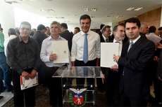 Palmital - Darci volta de Curitiba com boas not&iacute;cias. Governador assinou autoriza&ccedil;&atilde;o para licita&ccedil;&atilde;o das obras da Joaquim Ferreira