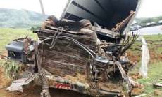 Carreta a 120 km/h fica destru&iacute;da em acidente na BR-376