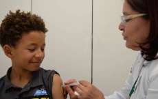 Vacina&ccedil;&atilde;o contra HPV para meninos come&ccedil;a em 2017