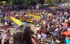 Governo do Paran&aacute; quer liminar que acabe com greve dos professores