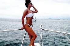 Paula Fernandes posta foto de biquini e mostra que est&aacute; arrasando com corp&atilde;o