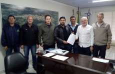 Guarania&ccedil;u - Prefeito recebe minuta do Projeto de Incentivo a Gera&ccedil;&atilde;o de Emprego do Legislativo