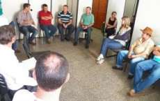 Rio Bonito - Prefeito se re&uacute;ne com t&eacute;cnicos da Secretaria de Agricultura