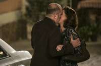 'Haja Cora&ccedil;&atilde;o': Tancinha e Shirlei flagram beijo de Rodrigo e Francesca