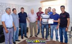 Catanduvas - Prefeito Moises assina ordem de servi&ccedil;o para cal&ccedil;amento de v&aacute;rias linhas