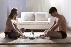 Buscas sobre sexo no Google revelam a inseguran&ccedil;a de homens e mulheres na hora H