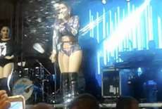 Anitta faz show curto e causa revolta; v&iacute;deo mostra f&atilde;s jogando bebida