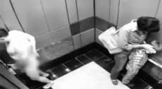 Preso para fora do quarto, homem caminha nu por hotel. Veja o v&iacute;deo