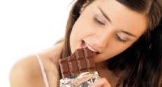 Entenda porque comer chocolate d&aacute; acne e veja dicas para preveni-las