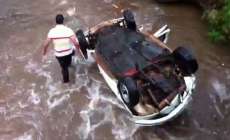 No Paran&aacute;, carro cai dentro de c&oacute;rrego, Veja o v&iacute;deo