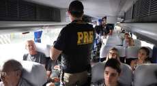 PRF fiscaliza uso do cinto de seguran&ccedil;a nos &ocirc;nibus de viagem