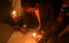 Com energia cortada, prefeito toma posse &agrave; luz de velas