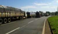 Caminhoneiros interditam 19 pontos nas estradas do Paraná