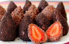 Que tal uma deliciosa coxinha de brigadeiro. Aprenda a fazer