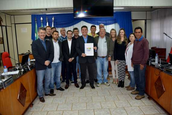 Laranjeiras - Prefeito apresenta projeto criando gratificação para o Dia do Professor