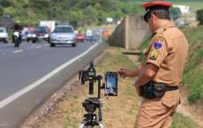 Pol&iacute;cia Rodovi&aacute;ria Estadual aplica diariamente 447 multas por excesso de velocidade