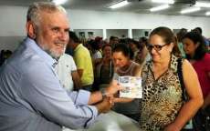 Guarania&ccedil;u - Servidores Municipais efetivados recebem Cart&atilde;o Vale Alimenta&ccedil;&atilde;o