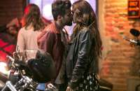 'Sol Nascente': Mario beija Alice