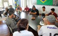 Laranjeiras - Moradores do Rio do Tigre são recebidos pela prefeita para discutir reconstrução da estrada principal, pontes e bueiros