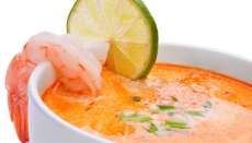 Nesse frio experimente um delicioso caldo de camar&atilde;o com mandioca