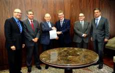 Governo do Paran&aacute; prop&otilde;e medidas de incentivo para pagamento de tributos em atraso