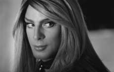 Cau&atilde; Reymond interpreta travesti em clipe e gera pol&ecirc;mica na internet. Veja o v&iacute;deo!