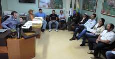 Cand&oacute;i - Executivo e comunidade se re&uacute;nem para discutir projeto de &aacute;gua nos assentamentos