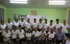 Rio Bonito - Terceira idade recebe diplomas de cursos de inform&aacute;tica e taekwomdo