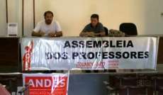 Em assembl&eacute;ia, professoras da Unicentro decidem paralisar por dois dias