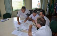 Pinh&atilde;o - Representantes da Sanepar apresentam projetos da companhia ao prefeito