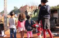 Família tem a casa destruída pelo fogo