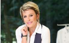 Apresentadora Ana Maria Braga faz topless em piscina e posta foto na sua rede social