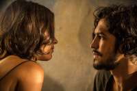 'Velho Chico': Ol&iacute;via se afunda em dor e &eacute; consolada por Miguel