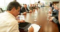 Richa assina contratos para obras em munic&iacute;pios com recursos do FGTS