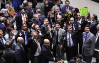 Quatro dos 26 deputados federais do Paraná votam contra PEC que congela investimentos públicos