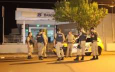 Bandidos invadem Banco do Brasil e fogem com muni&ccedil;&otilde;es de vigilantes