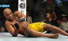 Anderson Silva deixa aposentadoria no ar e fala em al&iacute;vio ap&oacute;s derrota