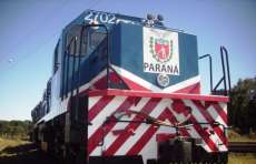 Nova locomotiva j&aacute; circula com as cores da Ferroeste