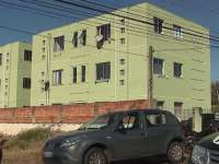 Homem tranca criança em quarto e mata mulher em outro, diz polícia