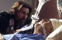 'A Lei do Amor': Fausto desperta de coma e Pedro promete descobrir autor do atentado