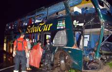 &Ocirc;nibus do Grupo Ra&ccedil;a Negra sofre acidente em Pernambuco