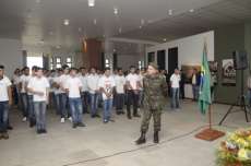 Catanduvas - Cerim&ocirc;nia de compromisso &agrave; Bandeira re&uacute;ne 90 jovens