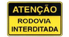 Virmond - BR 277 est&aacute; totalmente interditada, chuvas abrem cratera na rodovia