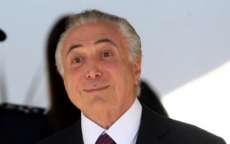 Temer comemora absolvi&ccedil;&atilde;o no TSE ao lado de ministros no Planalto