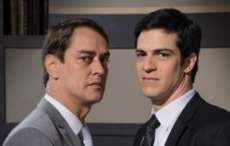 Amor &agrave; Vida - F&eacute;lix e Eron v&atilde;o disputar Niko em tri&acirc;ngulo gay