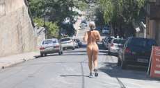 Em 11 dias, terceira mulher &eacute; flagrada pelada em Porto Alegre