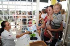 Vacina&ccedil;&atilde;o contra a polio e sarampo continua at&eacute; 12 de dezembro