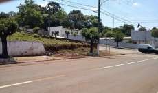 Quedas - Constru&ccedil;&otilde;es em p&eacute;ssimo estado geram riscos para transeuntes