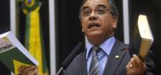 Estatuto da Fam&iacute;lia pro&iacute;be ado&ccedil;&atilde;o de crian&ccedil;as por casais gays